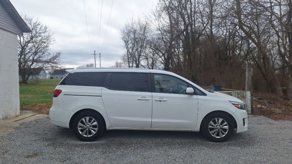 2016 Kia Sedona LX's photo